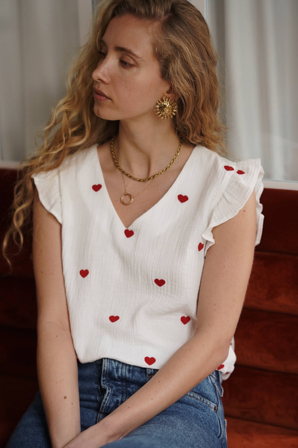 Chemisier en coton à manches courtes avec détails brodés de petits cœurs rouges