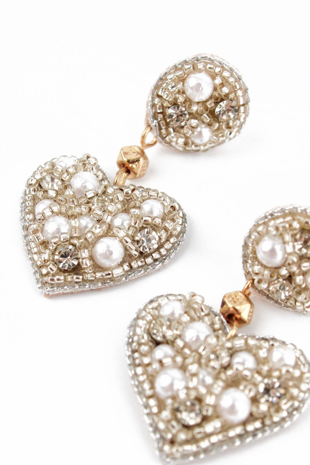 BOUCLES D'OREILLES PENDANTES PETIT CŒUR EN ARGENT ET PERLE