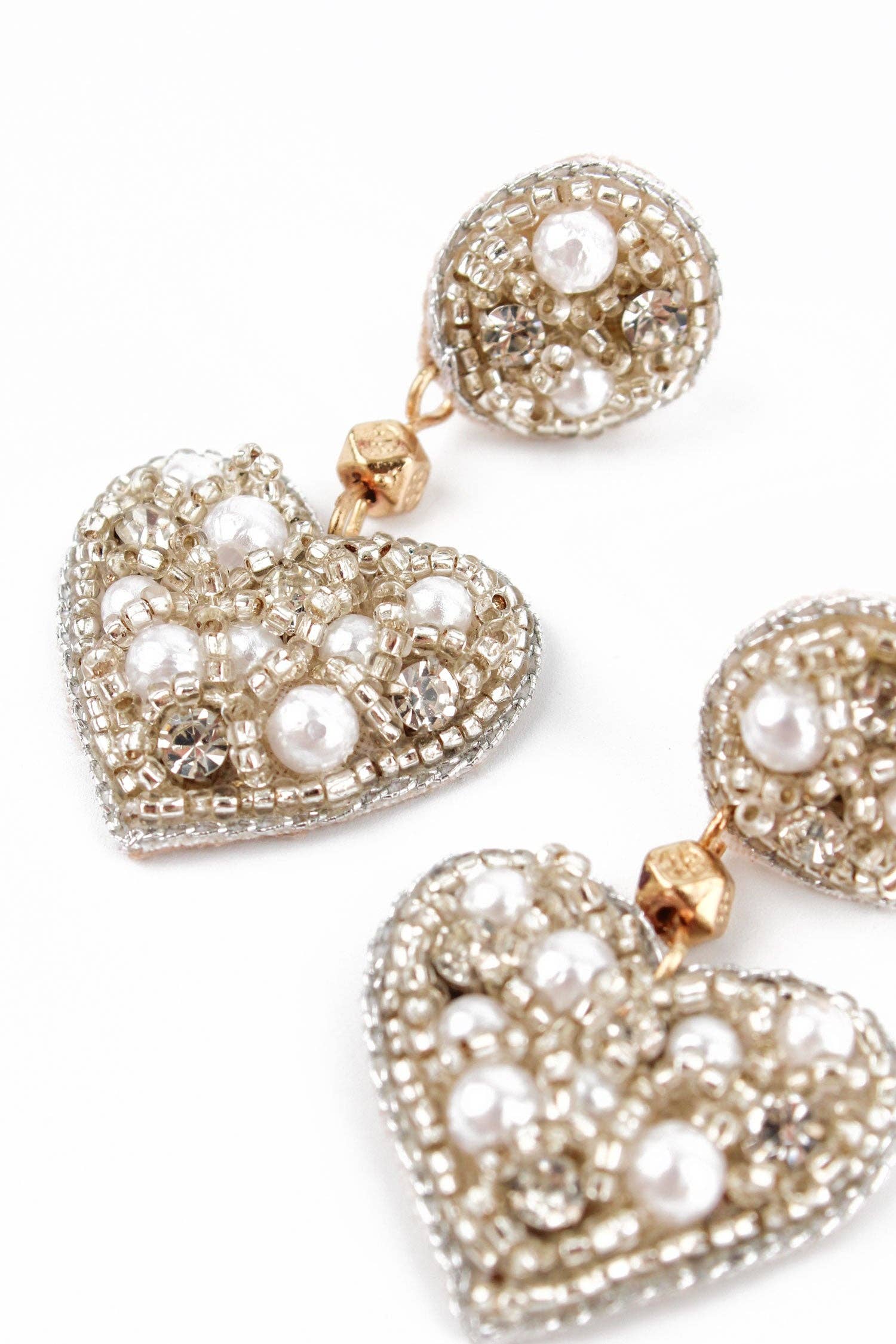 BOUCLES D'OREILLES PENDANTES PETIT CŒUR EN ARGENT ET PERLE